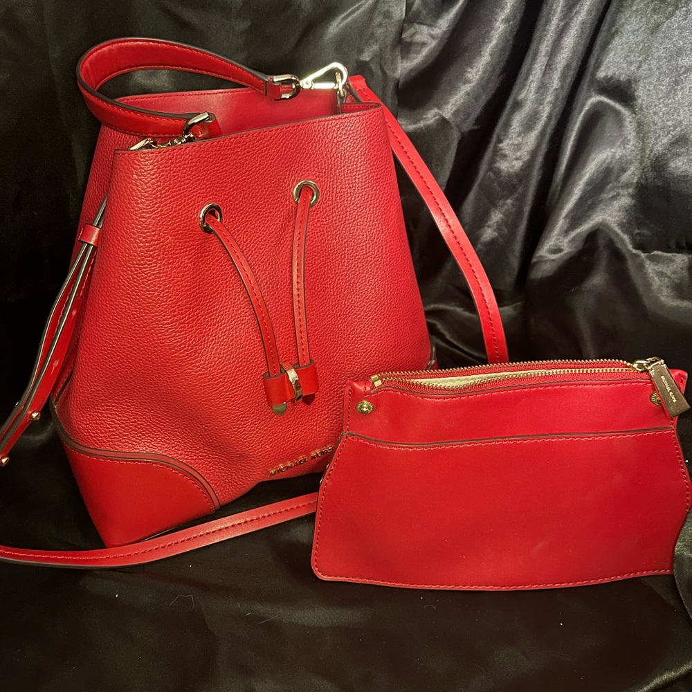 Michael Kors Red Mercer Leather Bucket Shoulder Bag